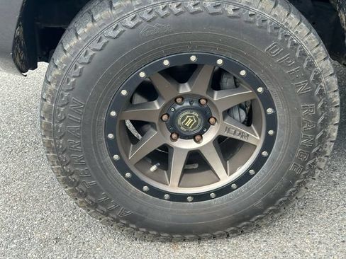 Used 2019 Toyota 4Runner SR5 AWD/4WD image 15