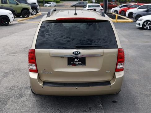 Used 2011 Kia Sedona EX w/ Luxury Pkg FWD image 12