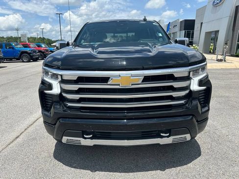 Used 2024 Chevrolet Silverado 1500 High Country w/ High Country Premium Package AWD/4WD image 2