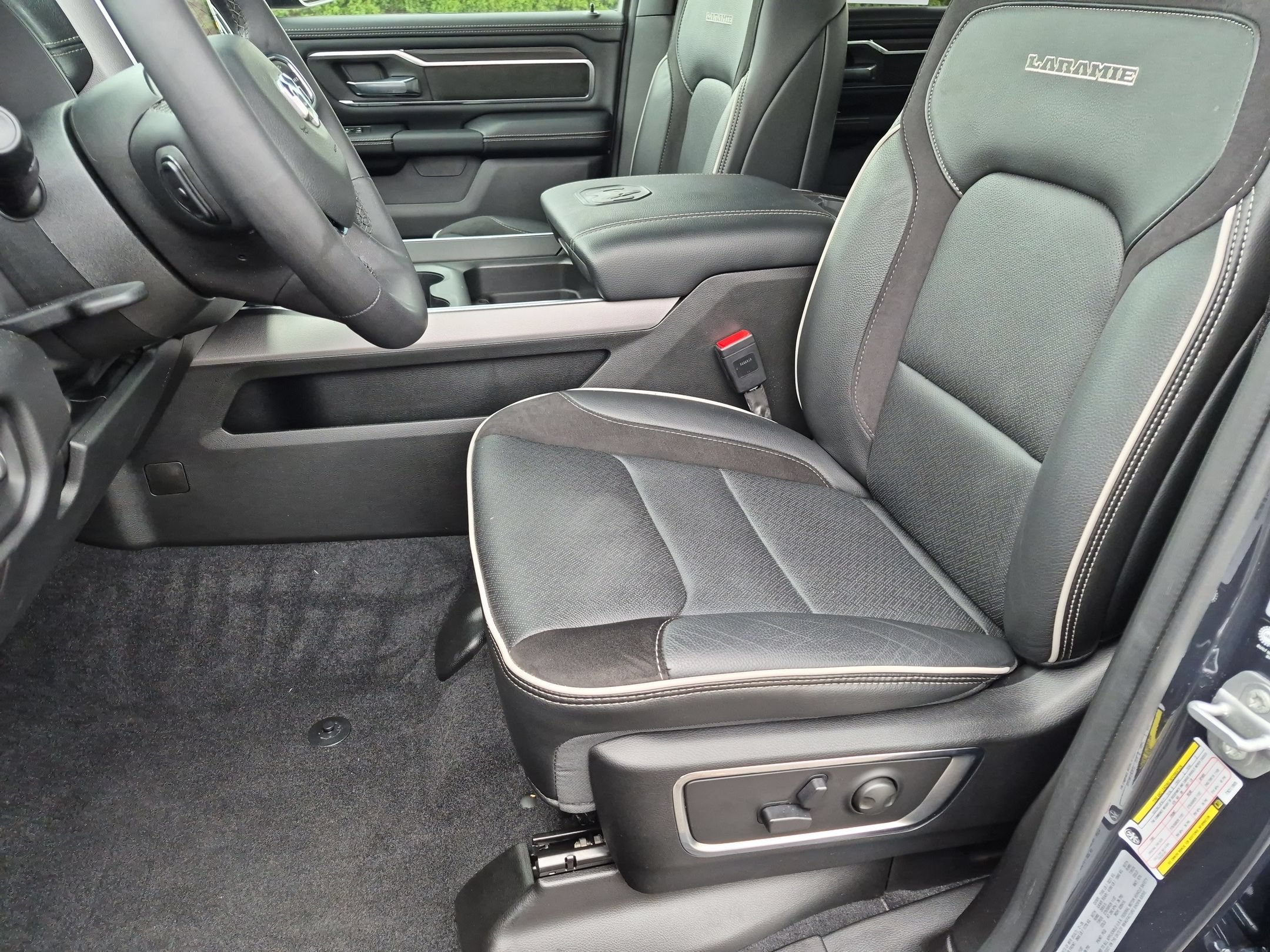 Used 2026 RAM 1500 Laramie AWD/4WD image 19
