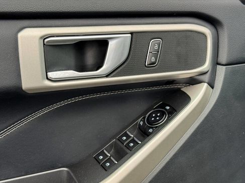 Used 2022 Ford Explorer XLT w/ Equipment Group 202A image 24