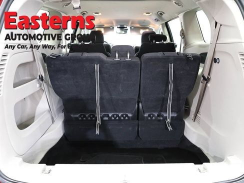 Used 2023 Chrysler Voyager LX FWD image 9