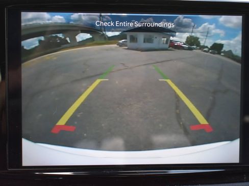 Used 2025 Chrysler Pacifica Select FWD image 28