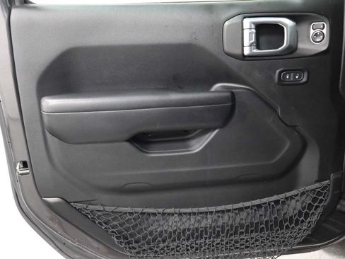 Used 2018 Jeep Wrangler Unlimited Sport S AWD/4WD image 16