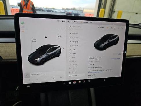Used 2021 Tesla Model Y Long Range image 18