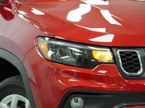 Certified 2025 Jeep Compass Latitude w/ Convenience Group image 5