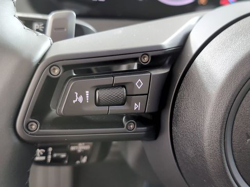 Used 2025 Porsche Panamera image 21