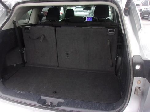 Used 2024 Toyota Highlander LE image 13