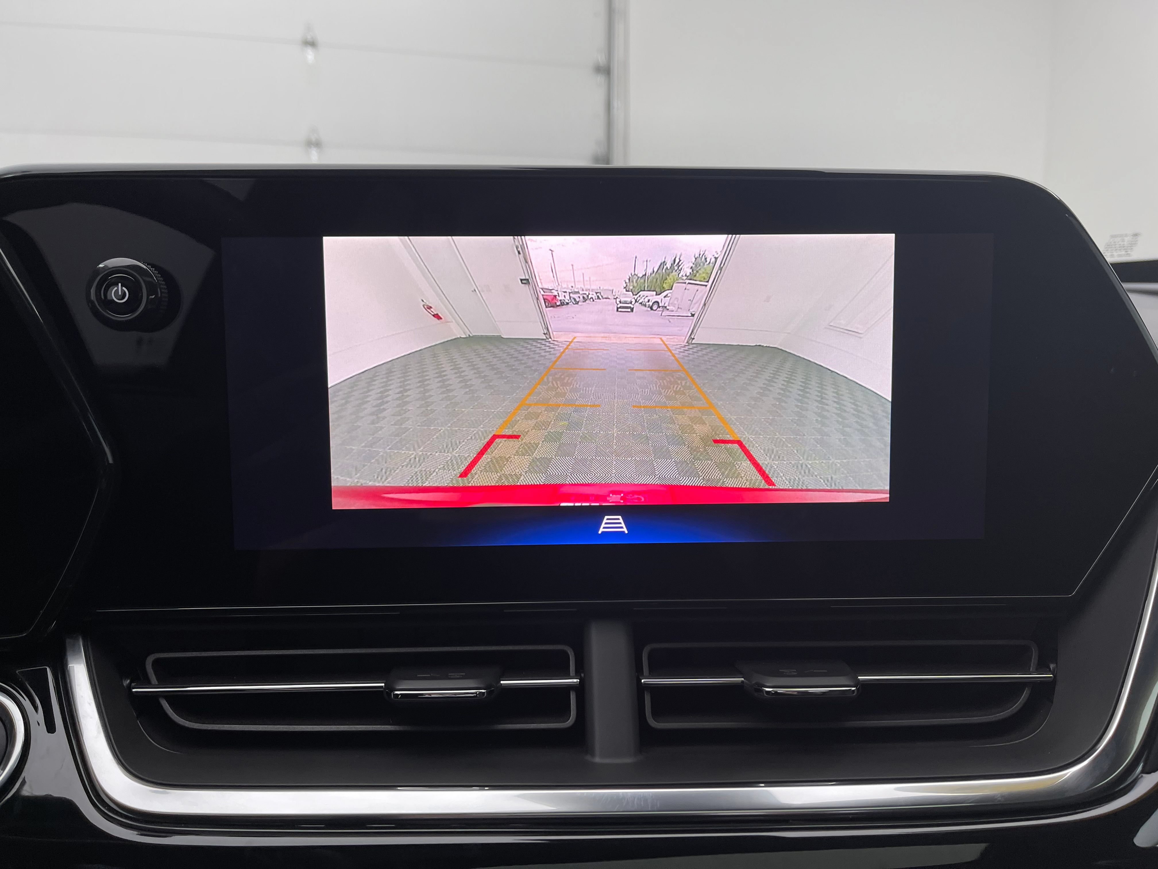 Used 2024 Chevrolet Trax RS w/ Sunroof Package FWD image 4