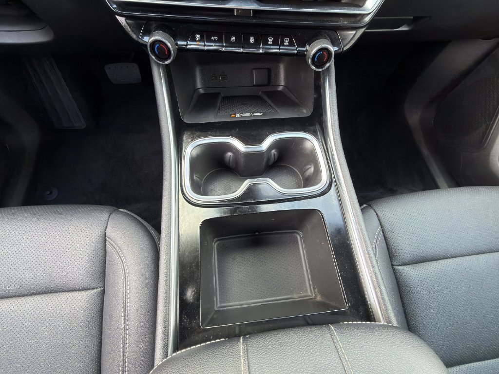 Used 2025 Chevrolet Traverse LT FWD image 20