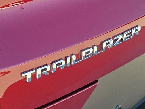 Used 2024 Chevrolet TrailBlazer LT w/ Convenience Package FWD image 30