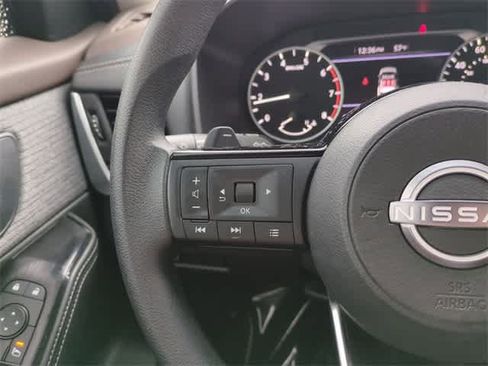 Used 2023 Nissan Rogue SV image 24