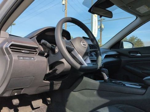 Used 2024 Nissan Altima 2.5 SV image 8