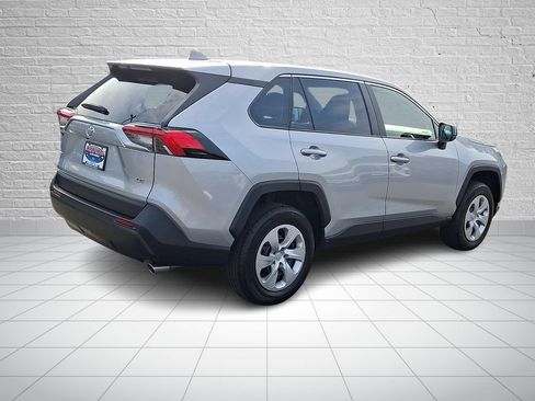 Used 2023 Toyota RAV4 LE FWD image 4