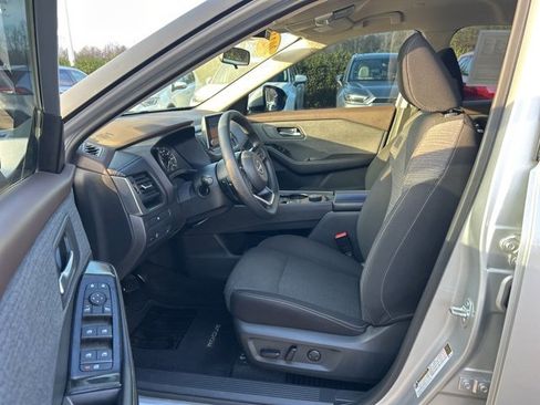 Used 2023 Nissan Rogue SV image 14