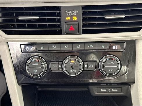Used 2024 Volkswagen Jetta SE w/ Panoramic Sunroof Package image 14