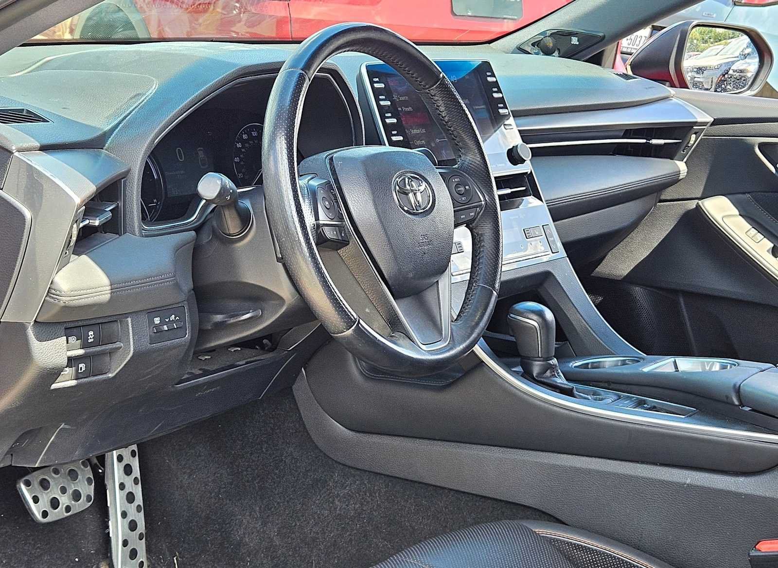 Used 2019 Toyota Avalon XSE FWD image 2