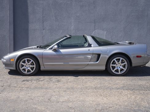 Used 1998 Acura NSX T image 2