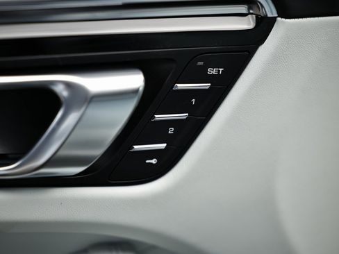 New 2026 Porsche Macan image 21