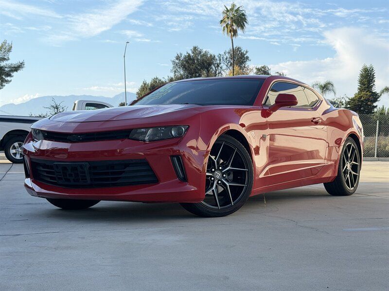 Used 2018 Chevrolet Camaro LT RWD image 1