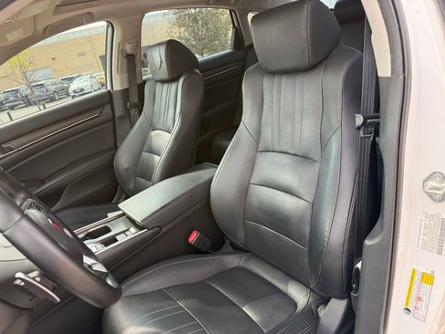 Used 2018 Honda Accord Touring image 12