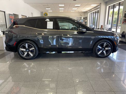 Used 2022 BMW iX xDrive50 w/ Premium Package AWD/4WD image 6
