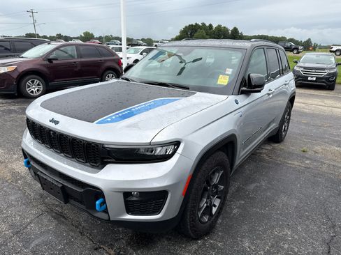 Used 2024 Jeep Grand Cherokee Trailhawk AWD/4WD image 7