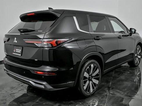 New 2026 Mitsubishi Outlander SE image 8