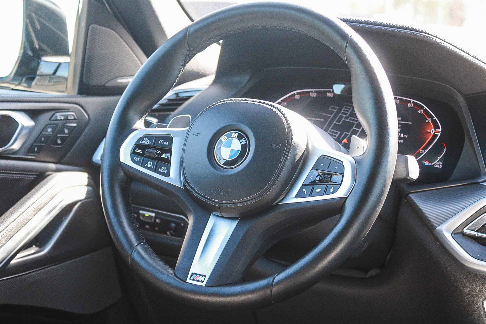 Used 2022 BMW X6 xDrive40i w/ M Sport Package AWD/4WD image 15