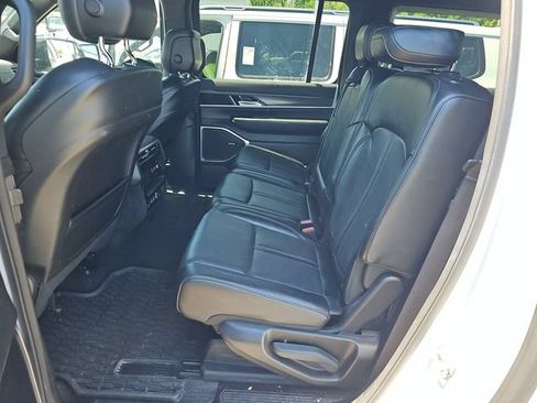 Used 2024 Jeep Wagoneer L Series II w/ Flexible Seating Group AWD/4WD image 10