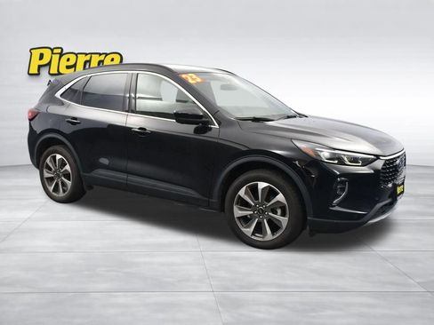 Used 2023 Ford Escape Platinum image 3