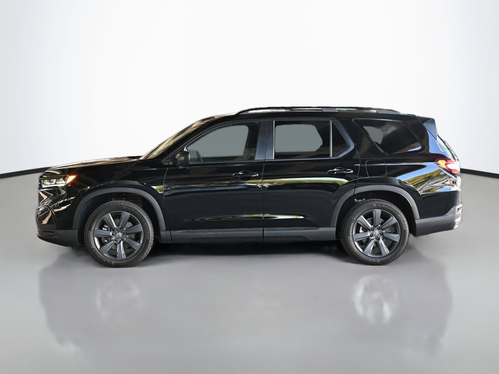 New 2026 Honda Pilot Sport image 8