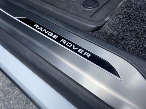 Used 2025 Land Rover Range Rover SE AWD/4WD image 33