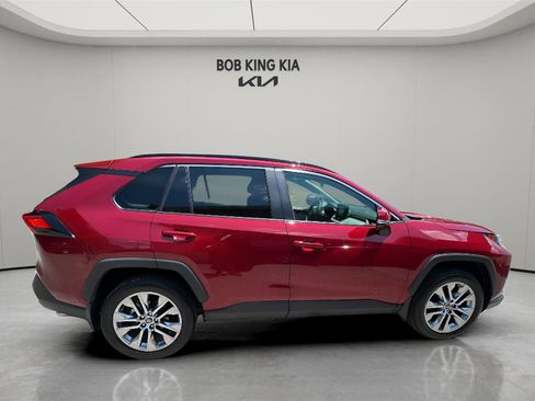 Used 2020 Toyota RAV4 XLE Premium FWD image 6