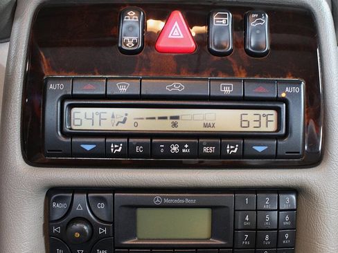 Used 2001 Mercedes-Benz CLK 320 Cabriolet image 17