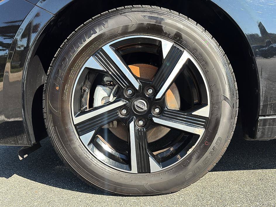 Certified 2025 Nissan Sentra SV FWD image 9
