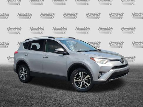 Used 2017 Toyota RAV4 XLE FWD image 2