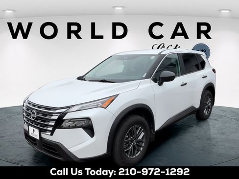 Used 2025 Nissan Rogue S FWD image 13