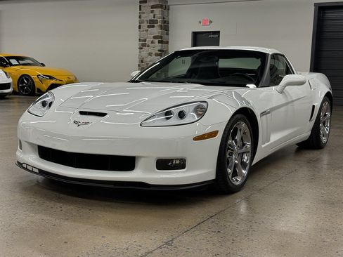 Used 2010 Chevrolet Corvette Grand Sport w/ Preferred Equipment Group RWD image 3