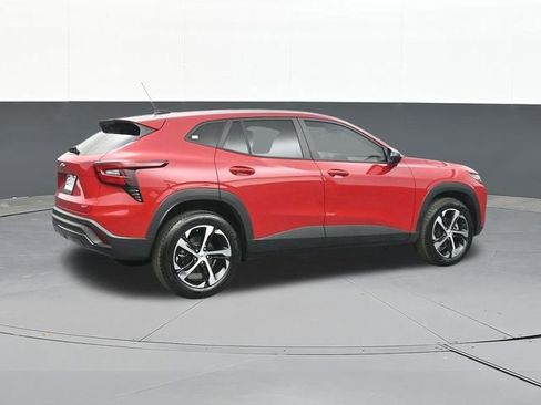 Used 2026 Chevrolet Trax RS FWD image 16