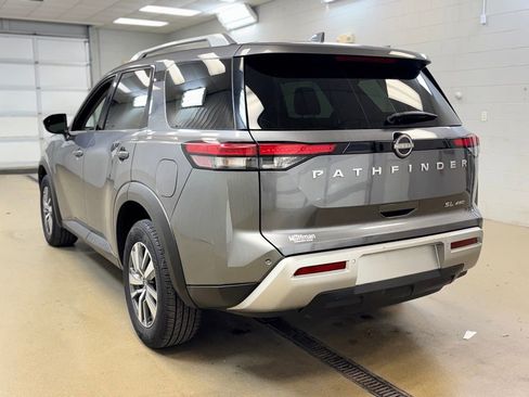 Used 2025 Nissan Pathfinder SL image 7
