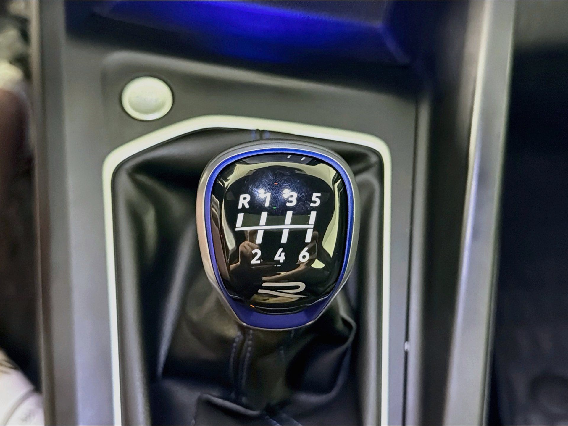 Used 2022 Volkswagen Golf R AWD/4WD image 16