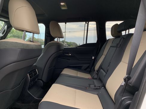 Used 2026 Lexus GX 550 AWD/4WD image 32