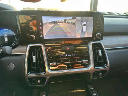 Used 2023 Kia Sorento SX Prestige image 12