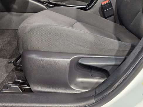 Used 2022 Toyota Corolla LE FWD image 22