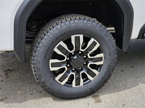 New 2025 GMC Sierra 2500 Denali Ultimate image 5