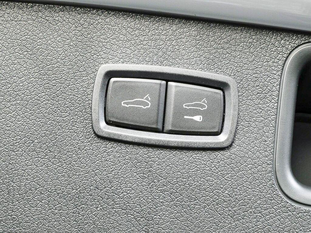 Certified 2026 Porsche Macan AWD/4WD image 30