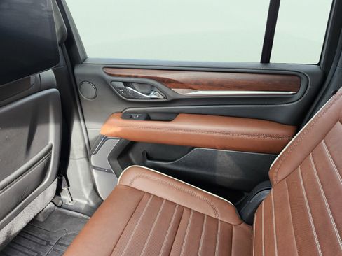 Used 2024 GMC Yukon XL Denali Ultimate w/ LPO, Floor Liner Package AWD/4WD image 29