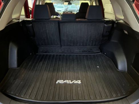 Used 2020 Toyota RAV4 LE image 10