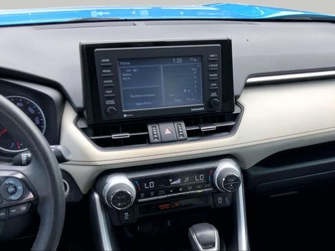 Used 2021 Toyota RAV4 XLE Premium FWD image 7